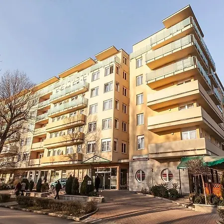 Premium Apartahotel 4*